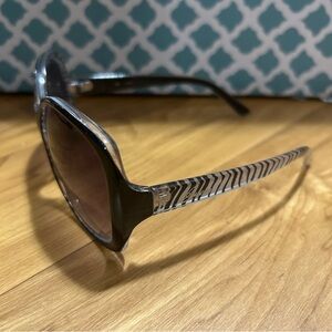 Guess Stylish Black and White Women's Sunglasses